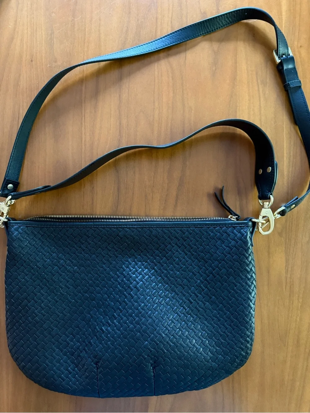Sloane handwoven shoulder bag